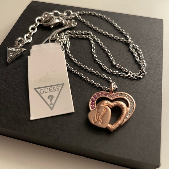 *NEW* GUESS Heart Necklace - Picture 7 of 7